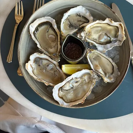 Holiday home Spacious Family Friendly 3-bed With Private Courtyard Walk To Centre *