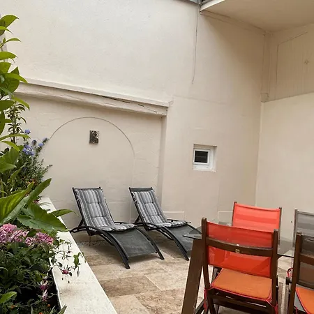 Holiday home The Courtyard,