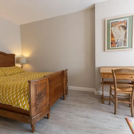 Holiday home Spacious Family Friendly 3-bed With Private Courtyard Walk To Centre *