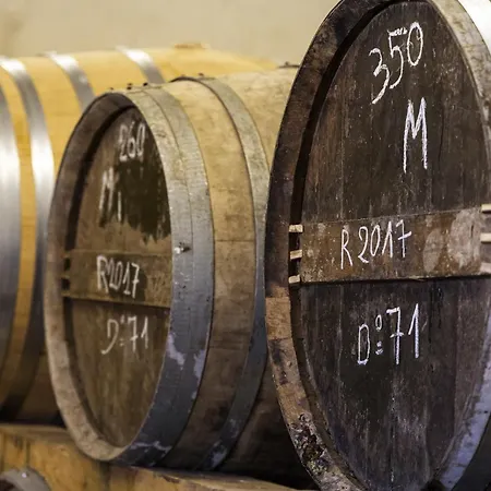 Spacious Family Friendly 3-bed With Private Courtyard Walk To Centre * Cognac