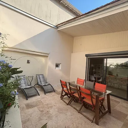 Holiday home Spacious Family Friendly 3-bed With Private Courtyard Walk To Centre Cognac