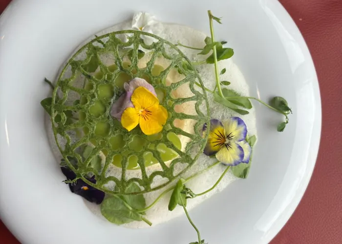 Spacious Family Friendly 3-bed With Private Courtyard Walk To Centre Сasa de vacaciones Cognac