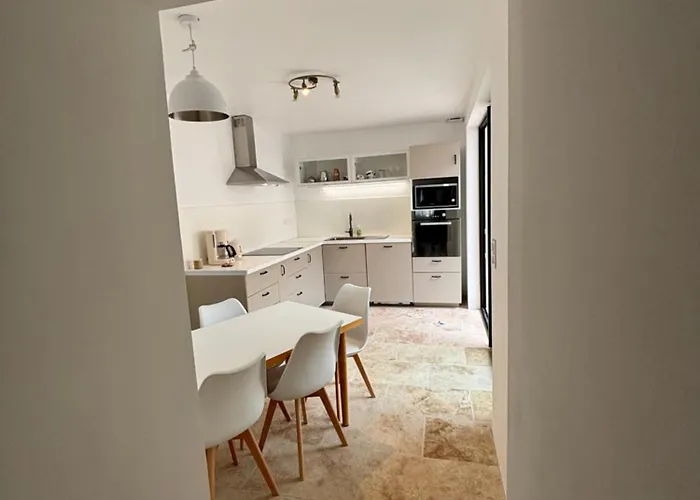 Spacious Family Friendly 3-bed With Private Courtyard Walk To Centre * Cognac