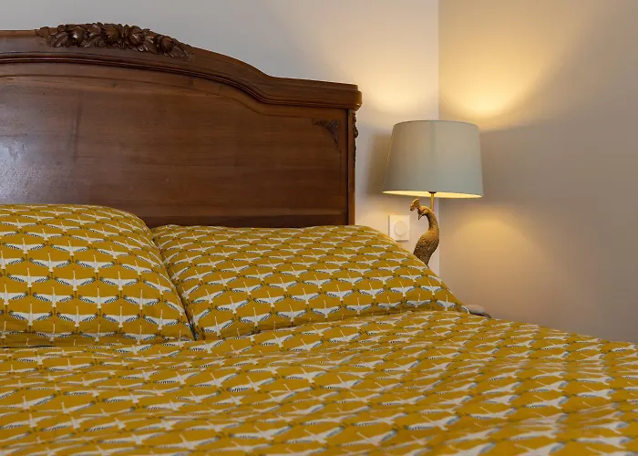 Spacious Family Friendly 3-bed With Private Courtyard Walk To Centre Сasa de vacaciones Cognac