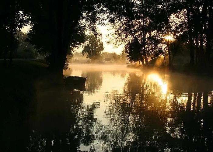 Spacious Family Friendly 3-bed With Private Courtyard Walk To Centre *