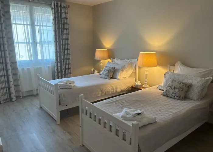 Сasa de vacaciones Spacious Family Friendly 3-bed With Private Courtyard Walk To Centre Cognac